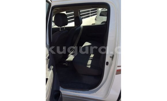 Nunua Imported Toyota Hilux Nyeupe Gari ndani ya Import - Dubai nchini Bujumbura Nunua Imported Toyota Hilux Nyeupe Gari ndani ya Import - Dubai nchini Bujumbura