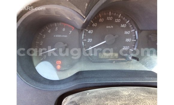 Nunua Imported Toyota Hilux Nyeupe Gari ndani ya Import - Dubai nchini Bujumbura Nunua Imported Toyota Hilux Nyeupe Gari ndani ya Import - Dubai nchini Bujumbura