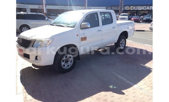 Nunua Imported Toyota Hilux Nyeupe Gari ndani ya Import - Dubai nchini Bujumbura Nunua Imported Toyota Hilux Nyeupe Gari ndani ya Import - Dubai nchini Bujumbura