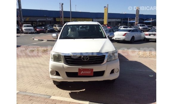 Nunua Imported Toyota Hilux Nyeupe Gari ndani ya Import - Dubai nchini Bujumbura Nunua Imported Toyota Hilux Nyeupe Gari ndani ya Import - Dubai nchini Bujumbura