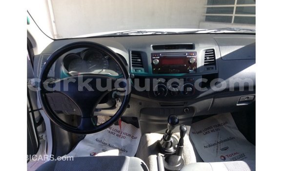 Nunua Imported Toyota Hilux Nyeupe Gari ndani ya Import - Dubai nchini Bujumbura Nunua Imported Toyota Hilux Nyeupe Gari ndani ya Import - Dubai nchini Bujumbura