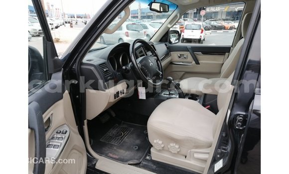Nunua Imported Mitsubishi Pajero Nyeusi Gari ndani ya Import - Dubai nchini Bujumbura Nunua Imported Mitsubishi Pajero Nyeusi Gari ndani ya Import - Dubai nchini Bujumbura