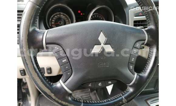 Nunua Imported Mitsubishi Pajero Nyeusi Gari ndani ya Import - Dubai nchini Bujumbura Nunua Imported Mitsubishi Pajero Nyeusi Gari ndani ya Import - Dubai nchini Bujumbura
