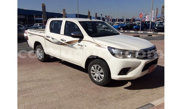 Nunua Imported Toyota Hilux Nyeupe Gari ndani ya Import - Dubai nchini Bujumbura Nunua Imported Toyota Hilux Nyeupe Gari ndani ya Import - Dubai nchini Bujumbura