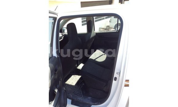 Nunua Imported Toyota Hilux Nyeupe Gari ndani ya Import - Dubai nchini Bujumbura Nunua Imported Toyota Hilux Nyeupe Gari ndani ya Import - Dubai nchini Bujumbura