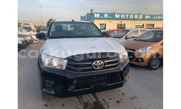 Nunua Imported Toyota Hilux Nyeusi Gari ndani ya Import - Dubai nchini Bujumbura Nunua Imported Toyota Hilux Nyeusi Gari ndani ya Import - Dubai nchini Bujumbura