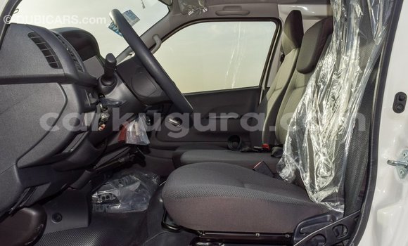 Acheter Import Voiture Toyota Hiace Blanc à Import - Dubai, Bujumbura Acheter Import Voiture Toyota Hiace Blanc à Import - Dubai, Bujumbura