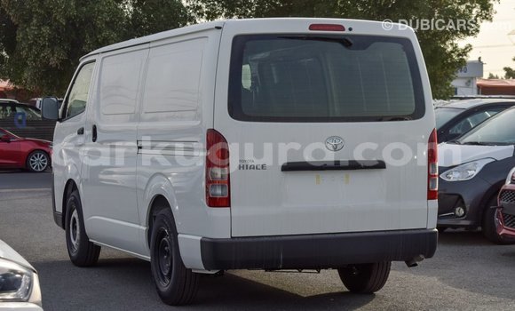 Acheter Import Voiture Toyota Hiace Blanc à Import - Dubai, Bujumbura Acheter Import Voiture Toyota Hiace Blanc à Import - Dubai, Bujumbura
