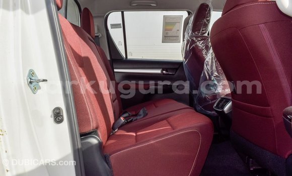 Acheter Import Voiture Toyota Hilux Blanc à Import - Dubai, Bujumbura Acheter Import Voiture Toyota Hilux Blanc à Import - Dubai, Bujumbura