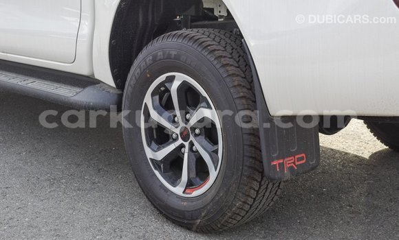 Acheter Import Voiture Toyota Hilux Blanc à Import - Dubai, Bujumbura Acheter Import Voiture Toyota Hilux Blanc à Import - Dubai, Bujumbura