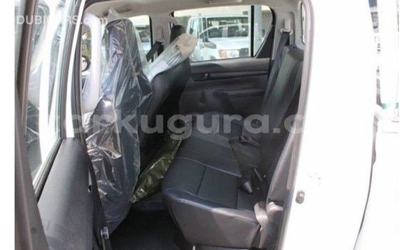 Nunua Imported Toyota Hilux Nyeupe Gari ndani ya Import - Dubai nchini Bujumbura Nunua Imported Toyota Hilux Nyeupe Gari ndani ya Import - Dubai nchini Bujumbura