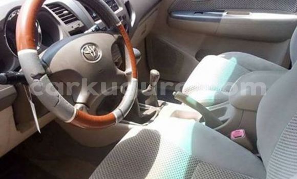 Nunua Ilio tumika Toyota Fortuner Fedha Gari ndani ya Muyinga nchini Burundi Nunua Ilio tumika Toyota Fortuner Fedha Gari ndani ya Muyinga nchini Burundi
