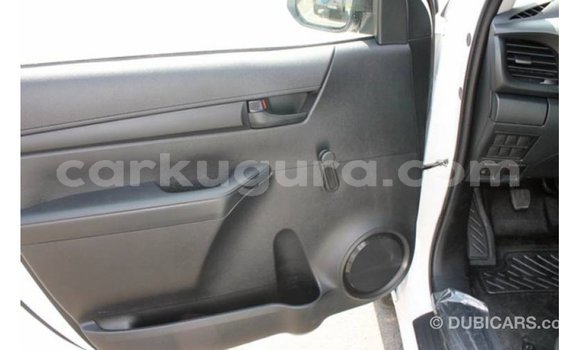 Nunua Imported Toyota Hilux Nyeupe Gari ndani ya Import - Dubai nchini Bujumbura Nunua Imported Toyota Hilux Nyeupe Gari ndani ya Import - Dubai nchini Bujumbura