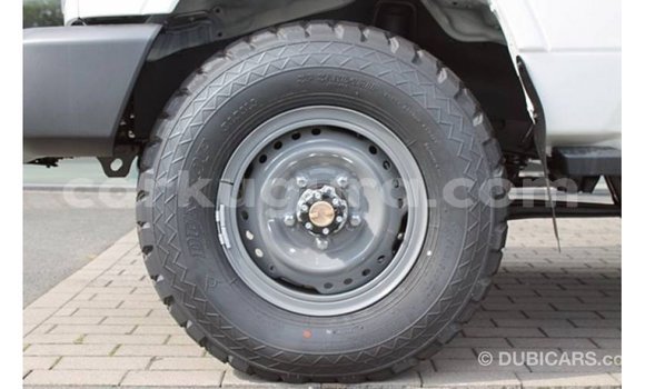 Buy Import Toyota Land Cruiser White Car in Import - Dubai in Bujumbura Buy Import Toyota Land Cruiser White Car in Import - Dubai in Bujumbura