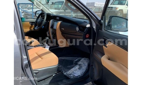 Nunua Imported Toyota Fortuner Nyingine Gari ndani ya Import - Dubai nchini Bujumbura Nunua Imported Toyota Fortuner Nyingine Gari ndani ya Import - Dubai nchini Bujumbura