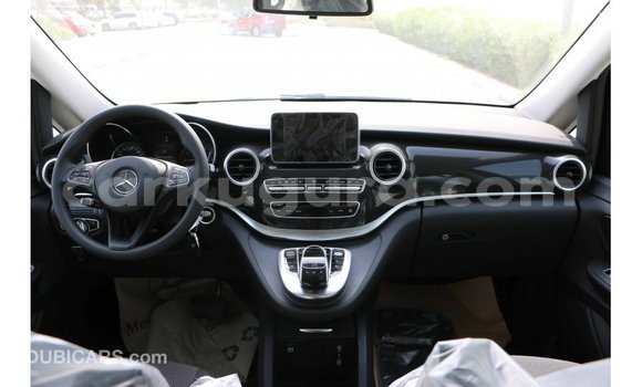 Acheter Import Voiture Mercedes-Benz 250 Noir à Import - Dubai, Bujumbura Acheter Import Voiture Mercedes-Benz 250 Noir à Import - Dubai, Bujumbura