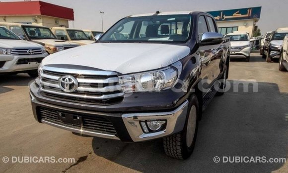 Nunua Imported Toyota Hilux Nyeusi Gari ndani ya Import - Dubai nchini Bujumbura Nunua Imported Toyota Hilux Nyeusi Gari ndani ya Import - Dubai nchini Bujumbura