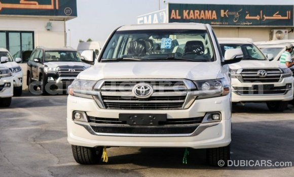 Nunua Imported Toyota Land Cruiser Nyeupe Gari ndani ya Import - Dubai nchini Bujumbura Nunua Imported Toyota Land Cruiser Nyeupe Gari ndani ya Import - Dubai nchini Bujumbura