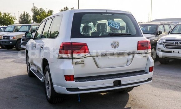 Nunua Imported Toyota Land Cruiser Nyeupe Gari ndani ya Import - Dubai nchini Bujumbura Nunua Imported Toyota Land Cruiser Nyeupe Gari ndani ya Import - Dubai nchini Bujumbura