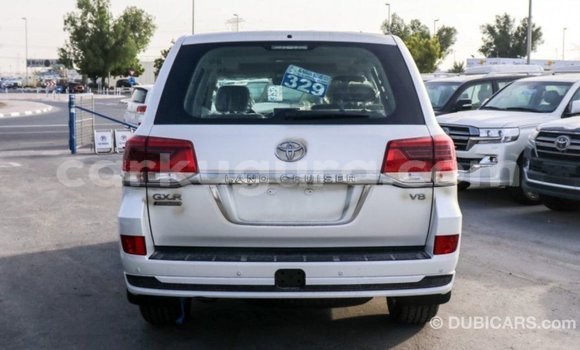 Nunua Imported Toyota Land Cruiser Nyeupe Gari ndani ya Import - Dubai nchini Bujumbura Nunua Imported Toyota Land Cruiser Nyeupe Gari ndani ya Import - Dubai nchini Bujumbura