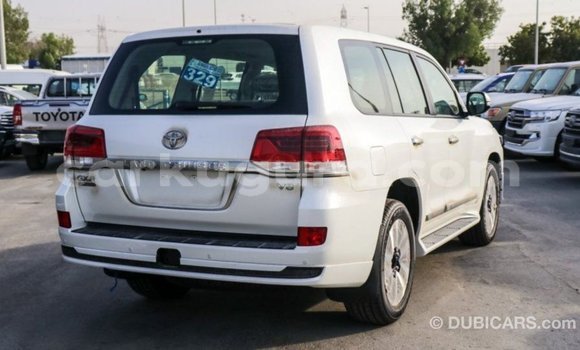 Nunua Imported Toyota Land Cruiser Nyeupe Gari ndani ya Import - Dubai nchini Bujumbura Nunua Imported Toyota Land Cruiser Nyeupe Gari ndani ya Import - Dubai nchini Bujumbura