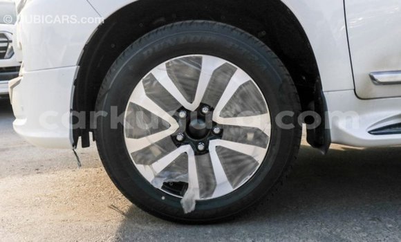 Nunua Imported Toyota Land Cruiser Nyeupe Gari ndani ya Import - Dubai nchini Bujumbura Nunua Imported Toyota Land Cruiser Nyeupe Gari ndani ya Import - Dubai nchini Bujumbura