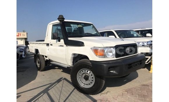 Acheter Import Voiture Toyota Land Cruiser Blanc à Import - Dubai, Bujumbura Acheter Import Voiture Toyota Land Cruiser Blanc à Import - Dubai, Bujumbura