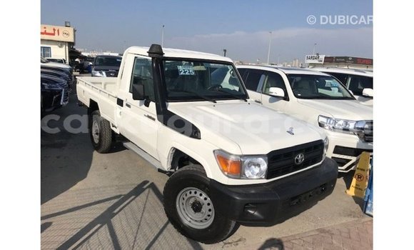 Acheter Import Voiture Toyota Land Cruiser Blanc à Import - Dubai, Bujumbura Acheter Import Voiture Toyota Land Cruiser Blanc à Import - Dubai, Bujumbura