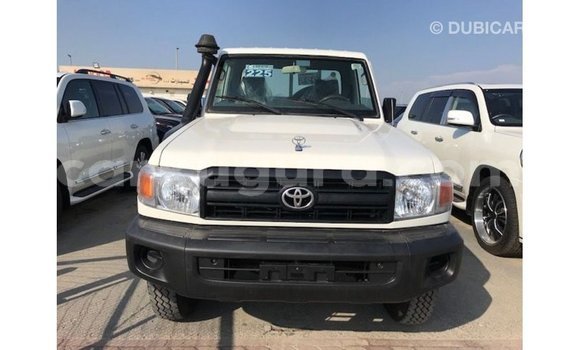 Acheter Import Voiture Toyota Land Cruiser Blanc à Import - Dubai, Bujumbura Acheter Import Voiture Toyota Land Cruiser Blanc à Import - Dubai, Bujumbura