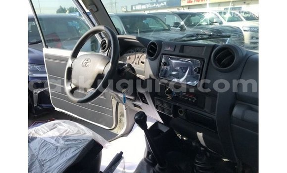Acheter Import Voiture Toyota Land Cruiser Blanc à Import - Dubai, Bujumbura Acheter Import Voiture Toyota Land Cruiser Blanc à Import - Dubai, Bujumbura