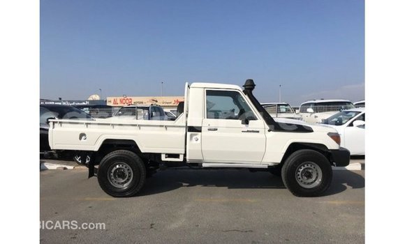 Acheter Import Voiture Toyota Land Cruiser Blanc à Import - Dubai, Bujumbura Acheter Import Voiture Toyota Land Cruiser Blanc à Import - Dubai, Bujumbura