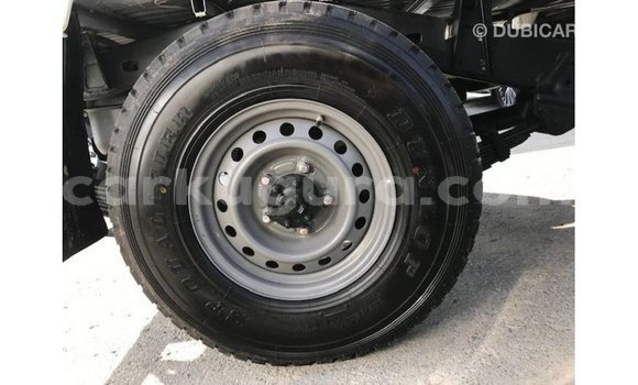 Acheter Import Voiture Toyota Land Cruiser Blanc à Import - Dubai, Bujumbura Acheter Import Voiture Toyota Land Cruiser Blanc à Import - Dubai, Bujumbura