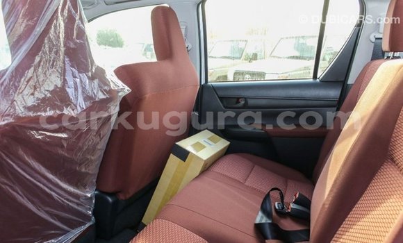Nunua Imported Toyota Hilux Nyeupe Gari ndani ya Import - Dubai nchini Bujumbura Nunua Imported Toyota Hilux Nyeupe Gari ndani ya Import - Dubai nchini Bujumbura