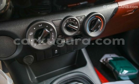 Nunua Imported Toyota Hilux Nyeupe Gari ndani ya Import - Dubai nchini Bujumbura Nunua Imported Toyota Hilux Nyeupe Gari ndani ya Import - Dubai nchini Bujumbura