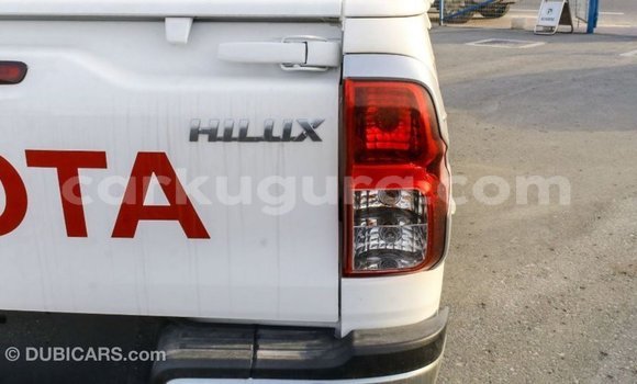 Nunua Imported Toyota Hilux Nyeupe Gari ndani ya Import - Dubai nchini Bujumbura Nunua Imported Toyota Hilux Nyeupe Gari ndani ya Import - Dubai nchini Bujumbura