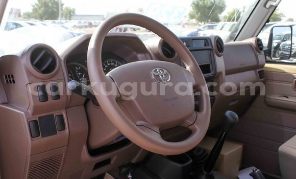Nunua Imported Toyota Land Cruiser Beige Gari ndani ya Import - Dubai nchini Bujumbura Nunua Imported Toyota Land Cruiser Beige Gari ndani ya Import - Dubai nchini Bujumbura