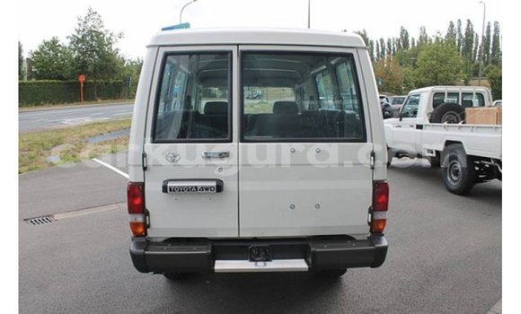 Buy Import Toyota Land Cruiser White Car in Import - Dubai in Bujumbura Buy Import Toyota Land Cruiser White Car in Import - Dubai in Bujumbura