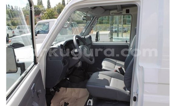 Buy Import Toyota Land Cruiser White Car in Import - Dubai in Bujumbura Buy Import Toyota Land Cruiser White Car in Import - Dubai in Bujumbura