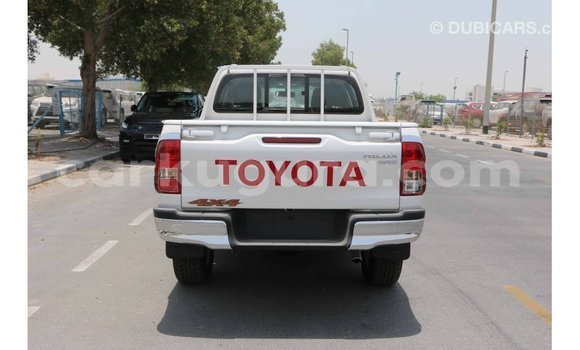 Acheter Import Voiture Toyota Hilux Blanc à Import - Dubai, Bujumbura Acheter Import Voiture Toyota Hilux Blanc à Import - Dubai, Bujumbura