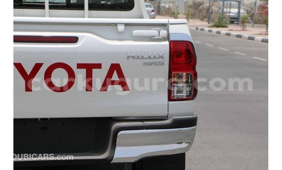 Acheter Import Voiture Toyota Hilux Blanc à Import - Dubai, Bujumbura Acheter Import Voiture Toyota Hilux Blanc à Import - Dubai, Bujumbura