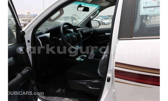 Nunua Imported Toyota Hilux Nyeupe Gari ndani ya Import - Dubai nchini Bujumbura Nunua Imported Toyota Hilux Nyeupe Gari ndani ya Import - Dubai nchini Bujumbura