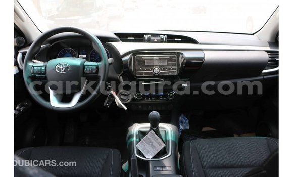 Nunua Imported Toyota Hilux Nyeupe Gari ndani ya Import - Dubai nchini Bujumbura Nunua Imported Toyota Hilux Nyeupe Gari ndani ya Import - Dubai nchini Bujumbura