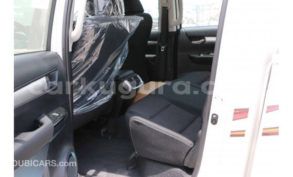 Nunua Imported Toyota Hilux Nyeupe Gari ndani ya Import - Dubai nchini Bujumbura Nunua Imported Toyota Hilux Nyeupe Gari ndani ya Import - Dubai nchini Bujumbura