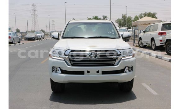 Acheter Import Voiture Toyota Land Cruiser Blanc à Import - Dubai, Bujumbura Acheter Import Voiture Toyota Land Cruiser Blanc à Import - Dubai, Bujumbura
