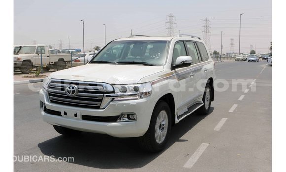 Acheter Import Voiture Toyota Land Cruiser Blanc à Import - Dubai, Bujumbura Acheter Import Voiture Toyota Land Cruiser Blanc à Import - Dubai, Bujumbura