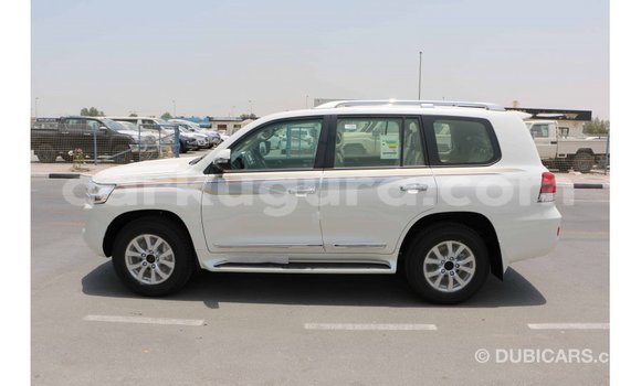 Acheter Import Voiture Toyota Land Cruiser Blanc à Import - Dubai, Bujumbura Acheter Import Voiture Toyota Land Cruiser Blanc à Import - Dubai, Bujumbura