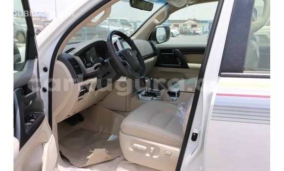 Acheter Import Voiture Toyota Land Cruiser Blanc à Import - Dubai, Bujumbura Acheter Import Voiture Toyota Land Cruiser Blanc à Import - Dubai, Bujumbura
