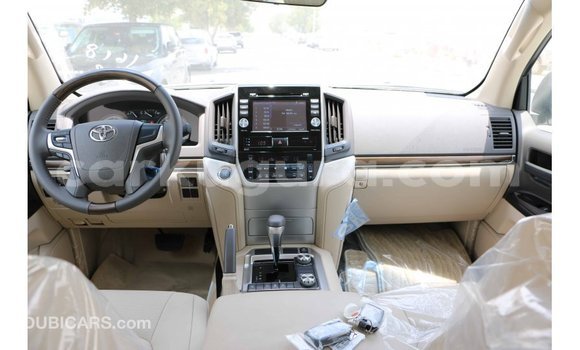 Acheter Import Voiture Toyota Land Cruiser Blanc à Import - Dubai, Bujumbura Acheter Import Voiture Toyota Land Cruiser Blanc à Import - Dubai, Bujumbura