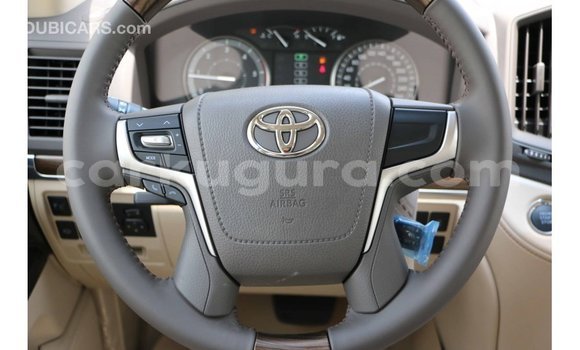 Acheter Import Voiture Toyota Land Cruiser Blanc à Import - Dubai, Bujumbura Acheter Import Voiture Toyota Land Cruiser Blanc à Import - Dubai, Bujumbura