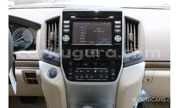 Acheter Import Voiture Toyota Land Cruiser Blanc à Import - Dubai, Bujumbura Acheter Import Voiture Toyota Land Cruiser Blanc à Import - Dubai, Bujumbura